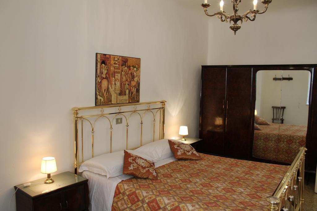 Palazzo Masi Bed and Breakfast Siena Rum bild